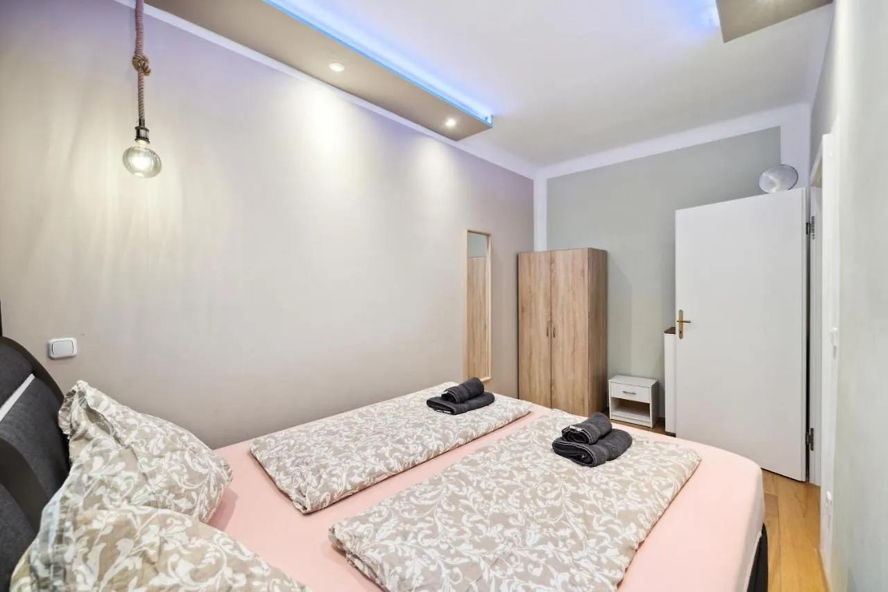 **** Aparthotel Florian'S Apartments In Mariahilf Vienna Austria