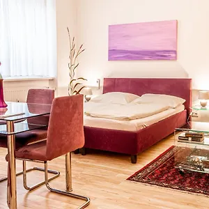- Cav Apartahotel